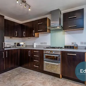 Holiday home Centre, Sleeps 8, Free Parking, Southampton