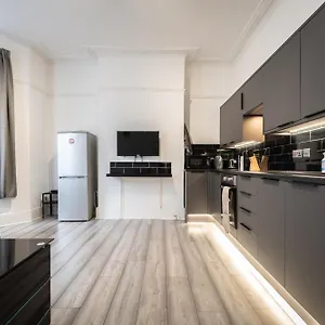 Apartment Newly Renovated 2 Bed Ground Floor Flat, Southampton